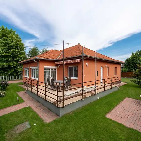 Villa Boglar *